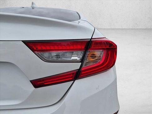 Used 2018 Honda Accord LX image 12