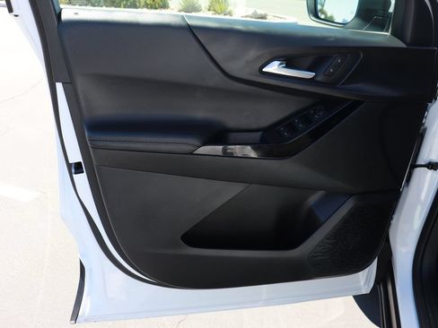 Used 2026 Chevrolet Equinox LT FWD image 9