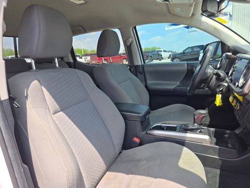 Used 2021 Toyota Tacoma SR5 RWD image 23