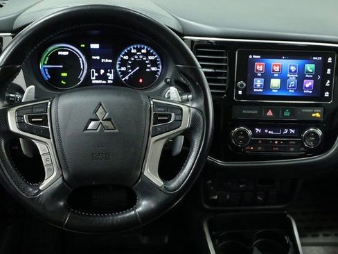 Used 2018 Mitsubishi Outlander SEL image 10