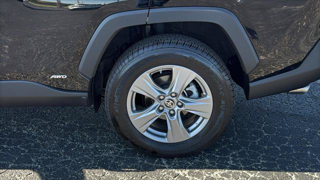 Certified 2022 Toyota RAV4 LE AWD/4WD image 13