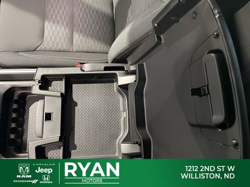 Used 2025 RAM 1500 Big Horn AWD/4WD image 38