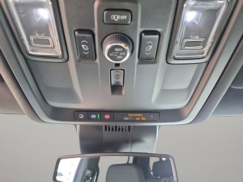 Used 2025 GMC Yukon XL Denali image 43