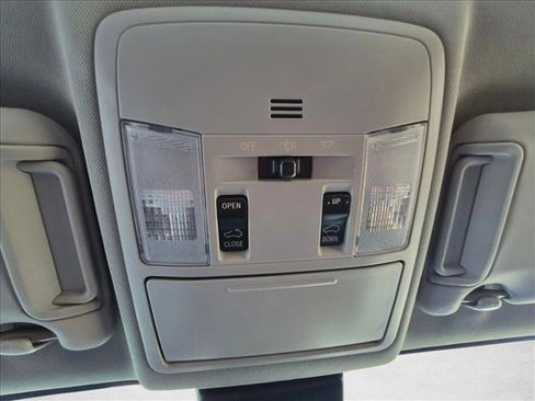 Used 2017 Toyota RAV4 Limited image 11