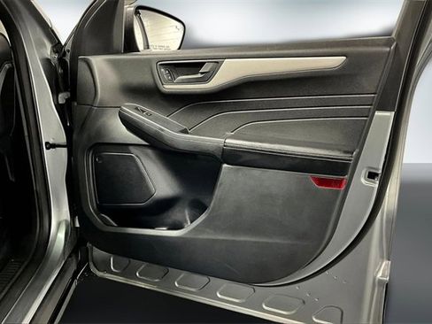 Used 2022 Ford Escape SE image 25