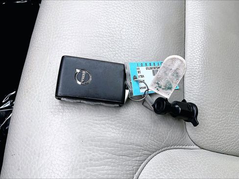 Used 2018 Volvo XC60 T5 Momentum w/ Vision Package image 15