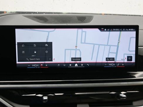 Used 2025 BMW X7 M60i image 19