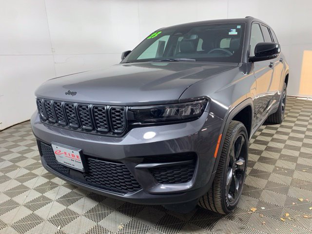 Used 2023 Jeep Grand Cherokee Altitude AWD/4WD image 10