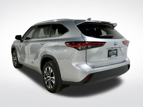 Used 2023 Toyota Highlander XLE image 8