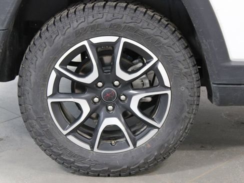 Used 2025 Jeep Compass Trailhawk image 12