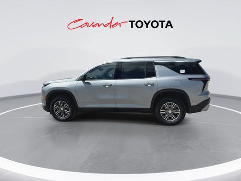Used 2026 Chevrolet Traverse LT FWD image 5
