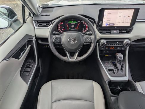 Used 2023 Toyota RAV4 XLE Premium image 15
