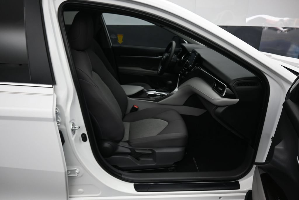 Used 2021 Toyota Camry LE FWD image 40