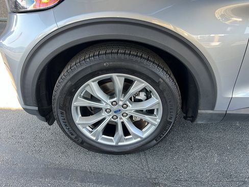 Used 2024 Ford Explorer Limited image 7