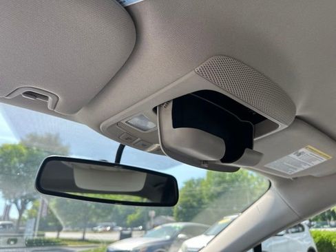 Used 2017 Ford Fusion SE w/ Fusion SE Technology Package FWD image 26