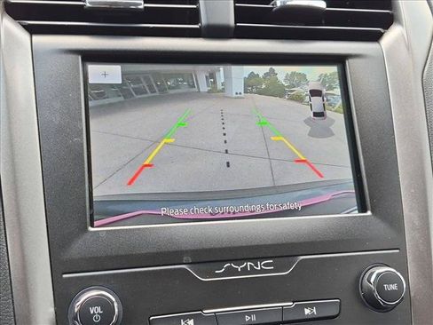 Used 2020 Ford Fusion SE AWD/4WD image 13