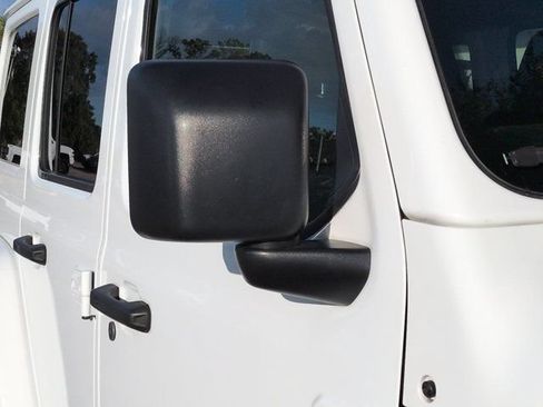Used 2024 Jeep Wrangler Unlimited Sahara AWD/4WD image 11