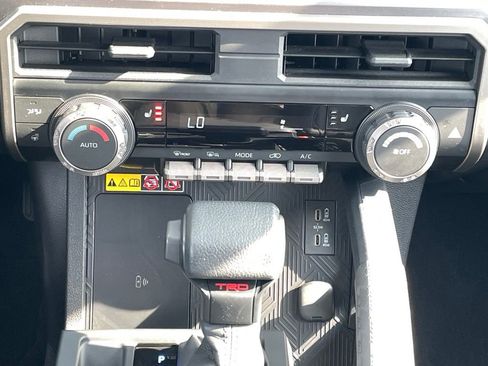 Used 2025 Toyota 4Runner TRD Off-Road AWD/4WD image 15