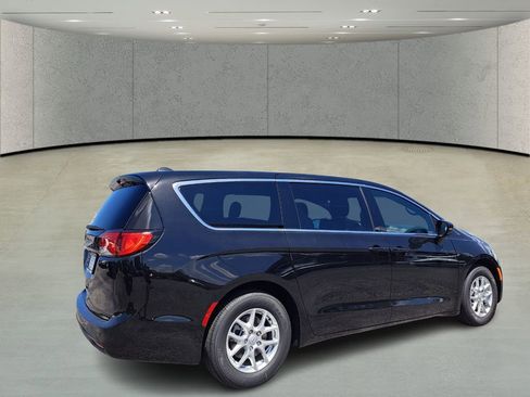 New 2025 Chrysler Voyager LX image 5