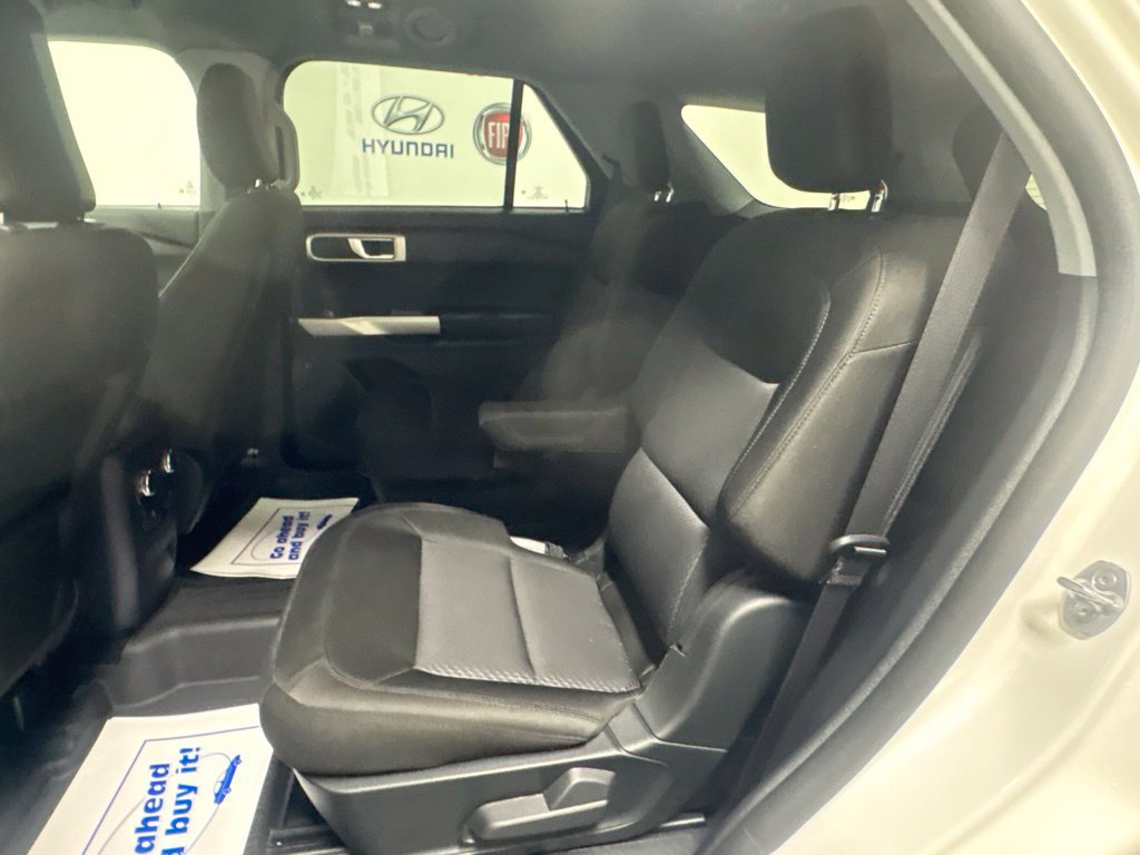 Used 2023 Ford Explorer XLT AWD/4WD image 18