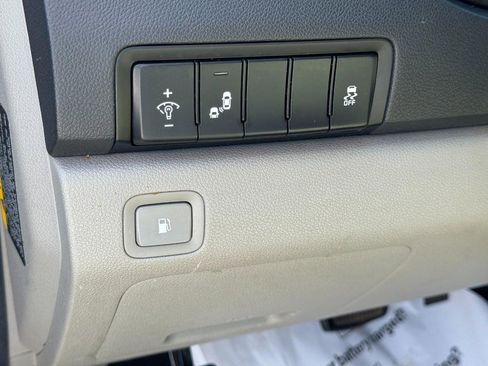 Used 2021 Kia Sedona EX FWD image 18