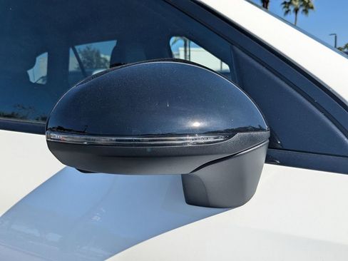 Used 2025 Mercedes-Benz GLC 350e 4MATIC image 22