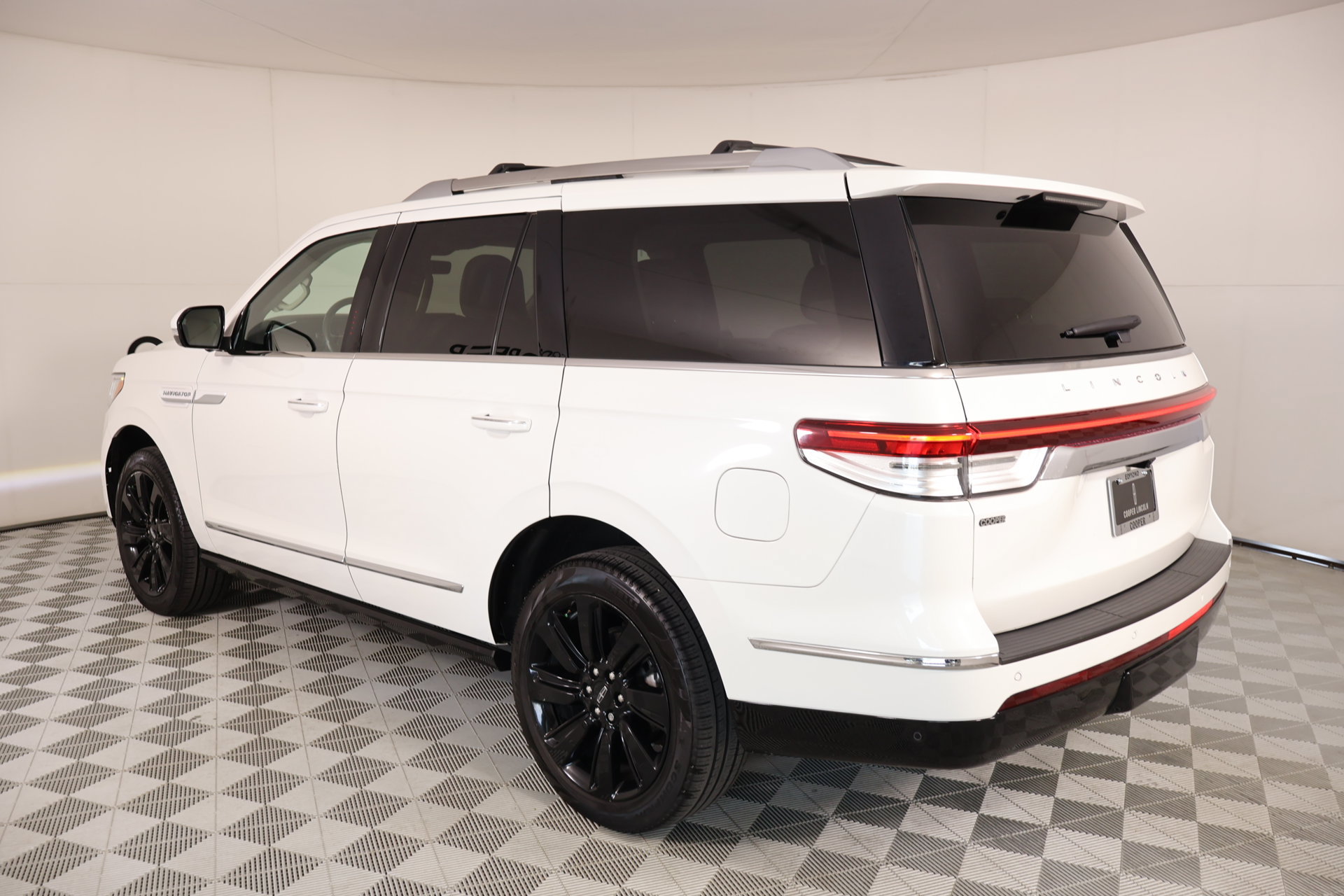 Used 2024 Lincoln Navigator Reserve AWD/4WD image 25