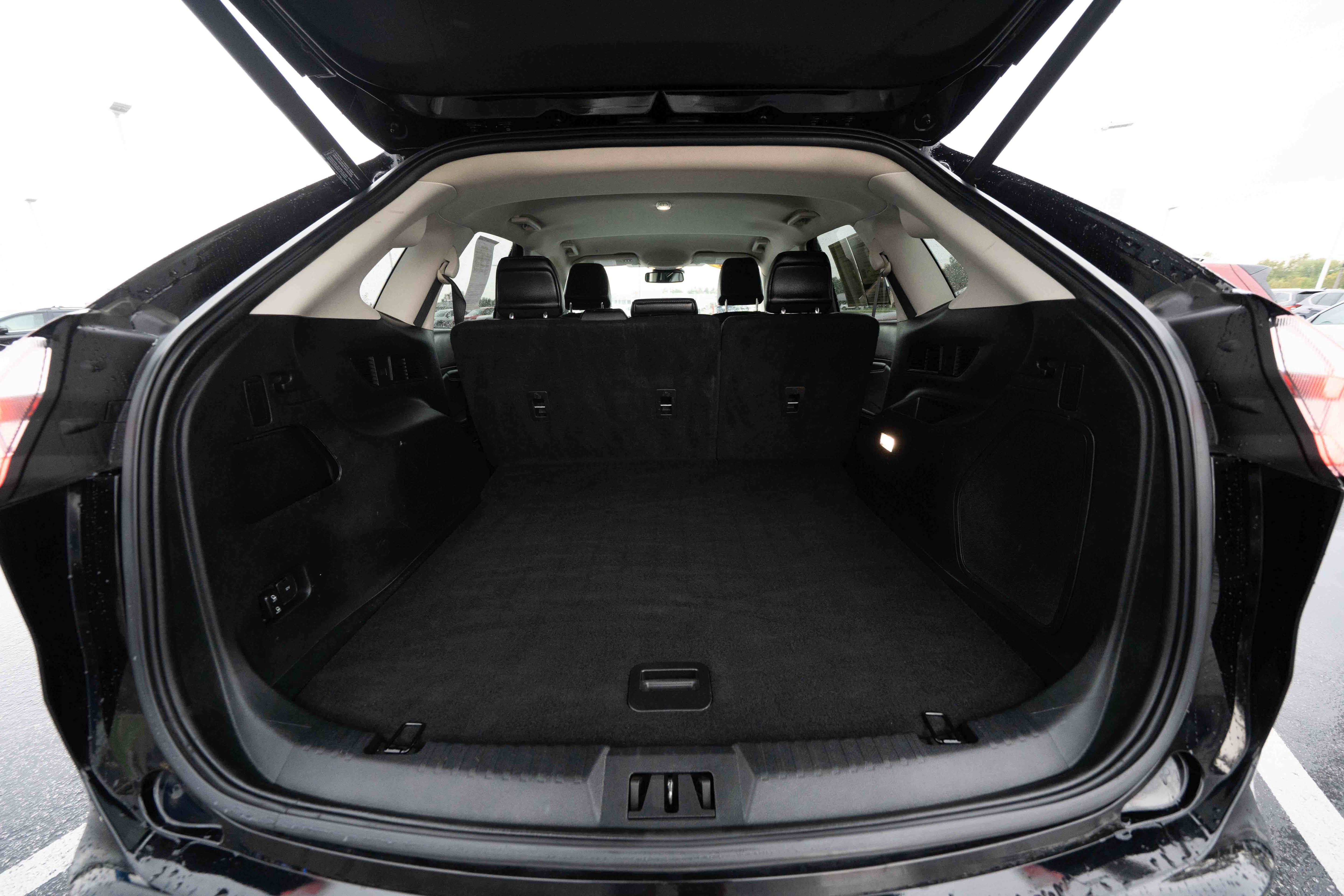 Used 2021 Ford Edge Titanium FWD image 28