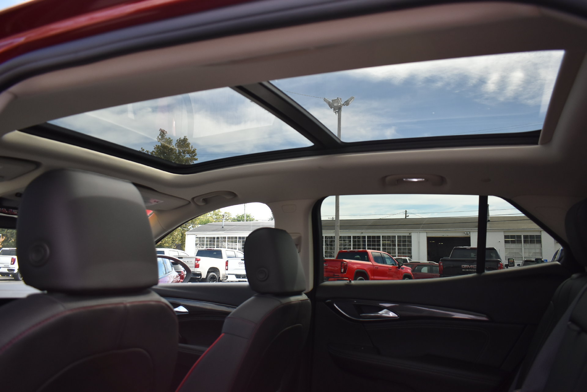 Used 2023 Buick Envision Essence w/ Sport Touring Package AWD/4WD image 16