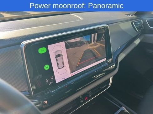 Certified 2025 Volkswagen Atlas Peak Edition SE image 8