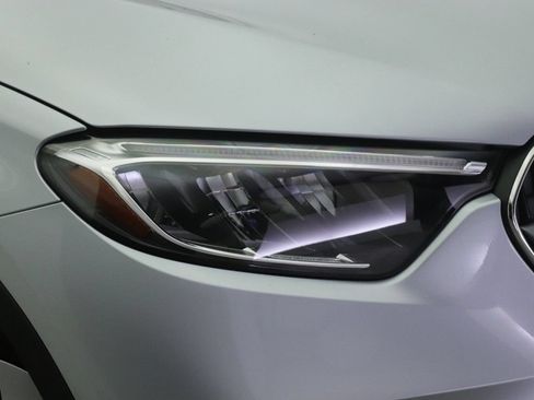 Used 2025 Mercedes-Benz GLC 350e 4MATIC image 25