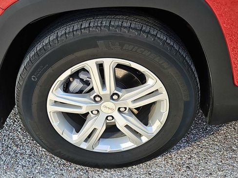 Used 2024 GMC Terrain SLE FWD image 12