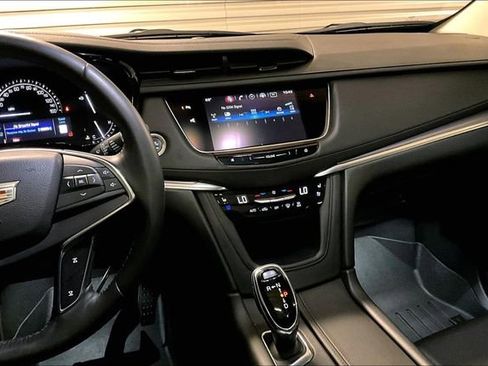 Used 2017 Cadillac XT5 Premium Luxury w/ Driver Assist Package AWD/4WD image 5