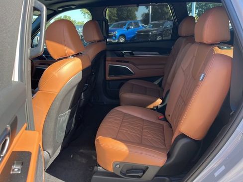 Used 2025 Kia Telluride AWD image 31