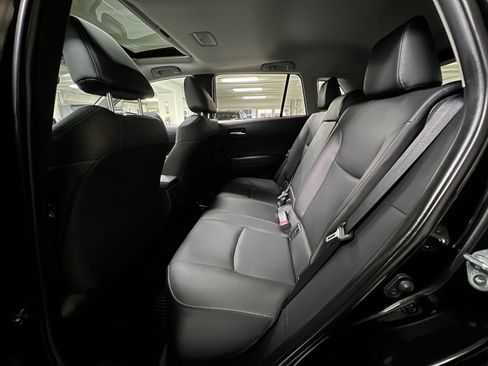 Certified 2022 Toyota Corolla Cross XLE image 16