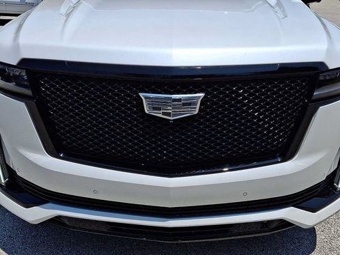 Certified 2023 Cadillac Escalade Sport Platinum w/ LPO, ONYX Package AWD/4WD image 9