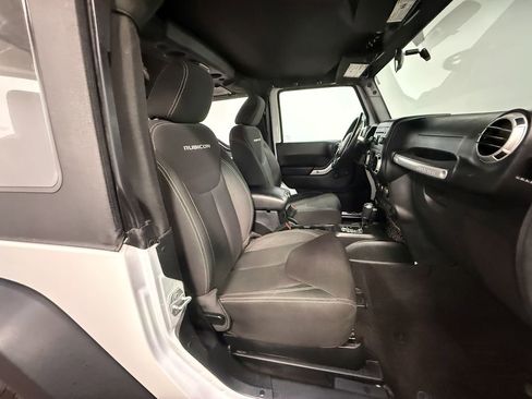 Used 2018 Jeep Wrangler Rubicon w/ Trailer Tow Group AWD/4WD image 12