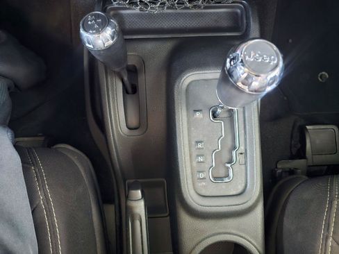 Used 2013 Jeep Wrangler Sahara w/ Connectivity Group AWD/4WD image 21