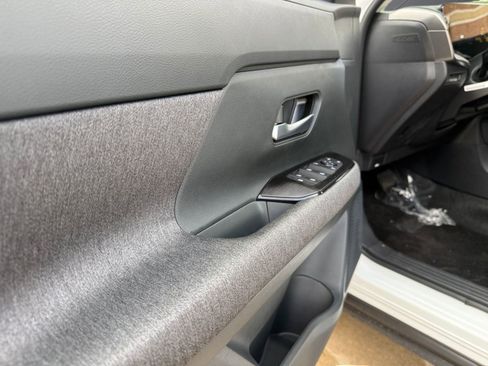 New 2026 Nissan Kicks SV image 10