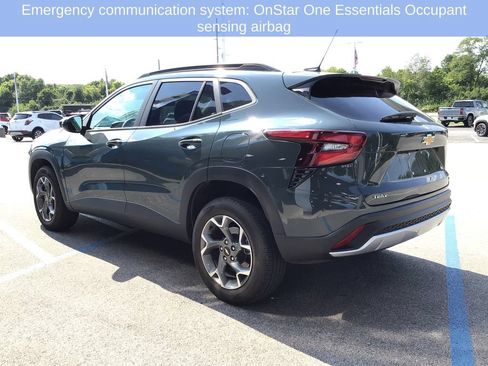 Used 2025 Chevrolet Trax LT FWD image 7