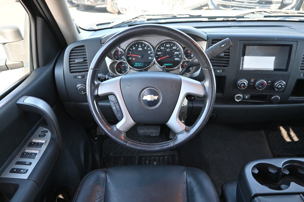 Used 2009 Chevrolet Silverado 1500 LT w/ Texas Edition RWD image 9