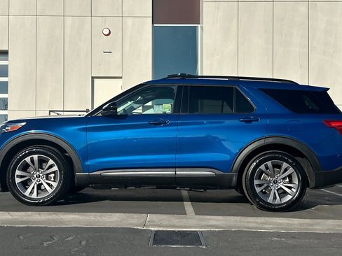 Certified 2022 Ford Explorer XLT w/ Equipment Group 202A image 6