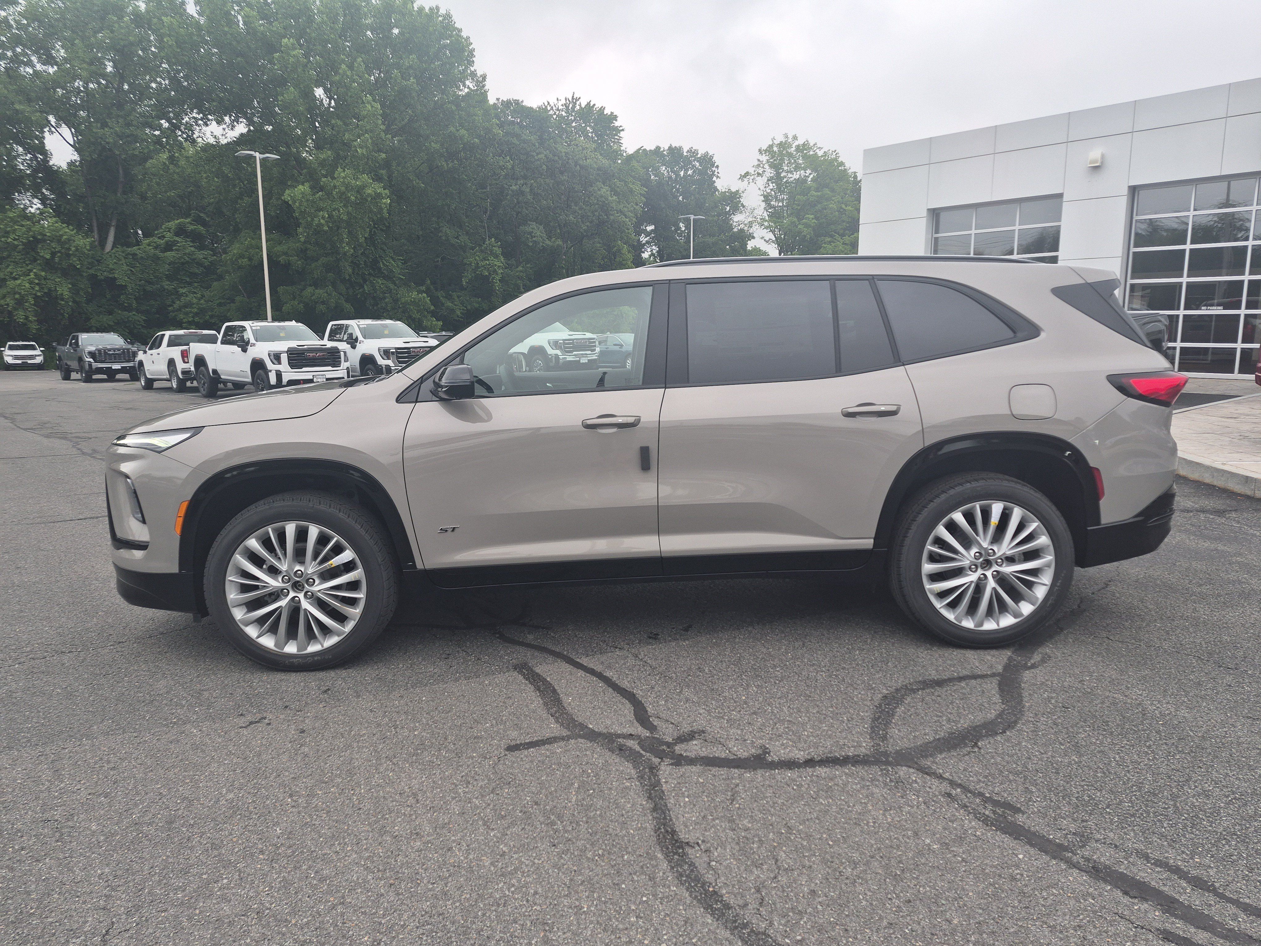 Used 2026 Buick Enclave Sport Touring w/ Power Package AWD/4WD image 2