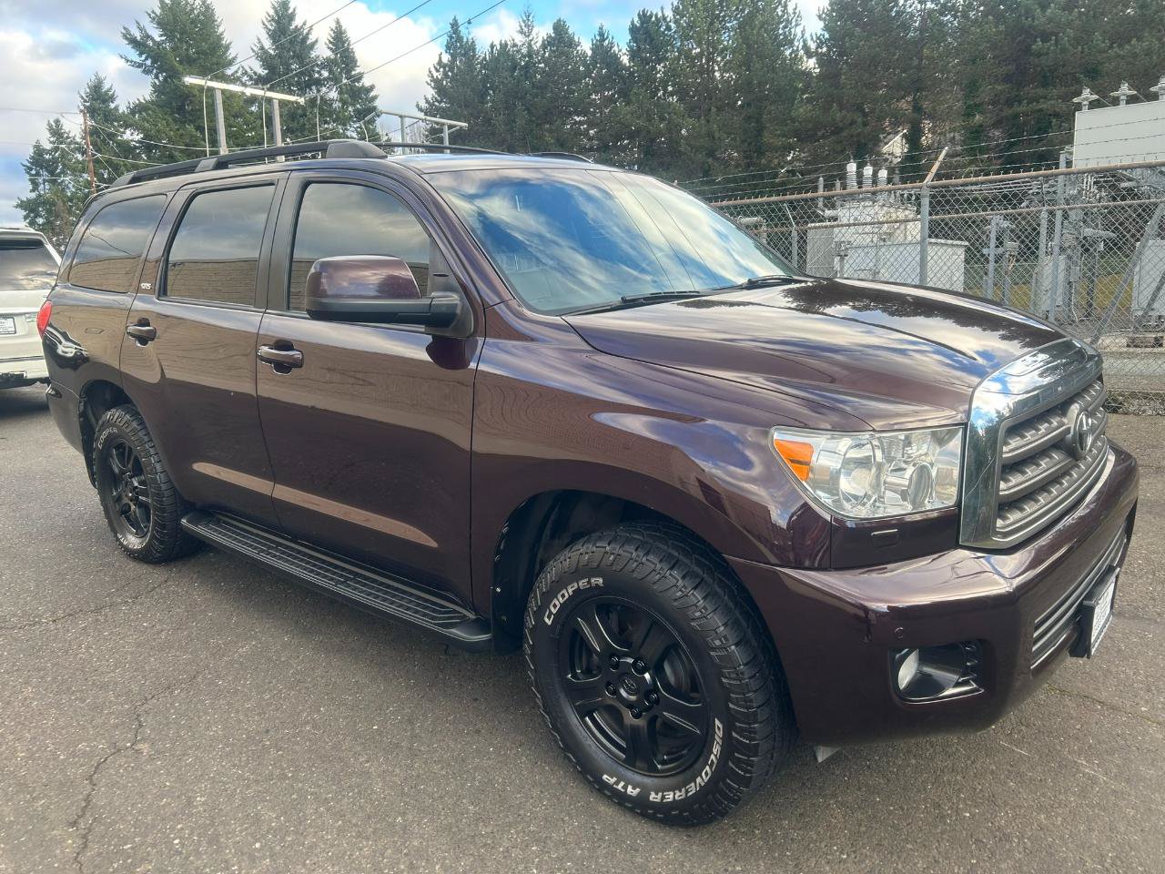 Used 2016 Toyota Sequoia SR5 w/ Premium Package AWD/4WD image 3