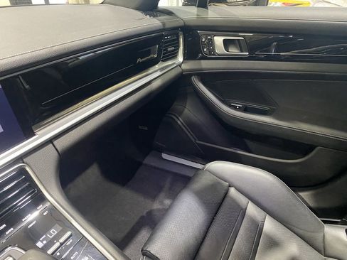 Used 2020 Porsche Panamera RWD image 4