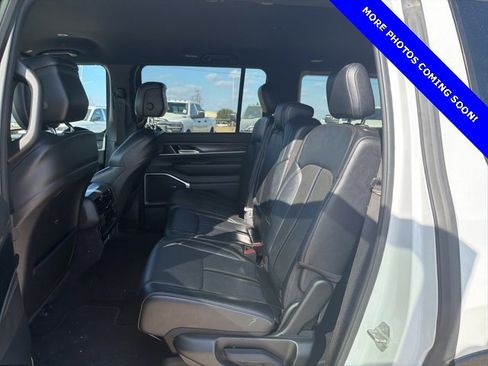 Used 2024 Jeep Wagoneer Series II w/ Flexible Seating Group image 12