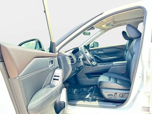 Used 2023 Nissan Rogue SV w/ SV Premium B Package FWD image 10