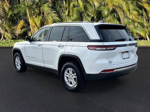 Used 2025 Jeep Grand Cherokee Laredo AWD/4WD image 8