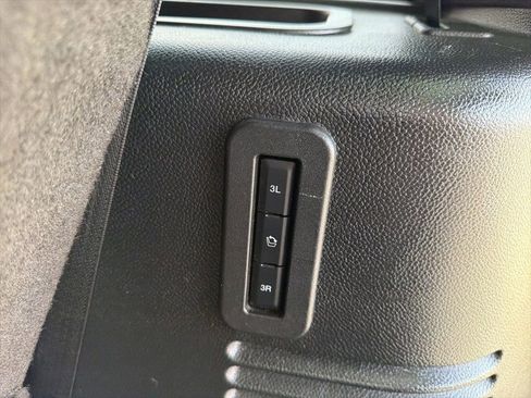 Used 2017 Lincoln Navigator Select image 16