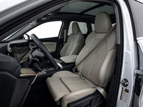 Certified 2025 Audi Q5 Prestige image 15